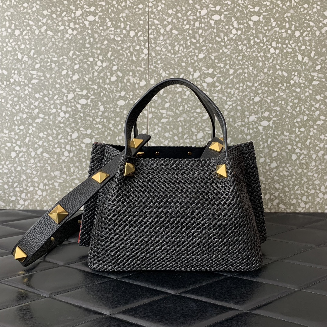 Valentino Garavani Small Shoulder Bag in Black Synthetic Raffia 